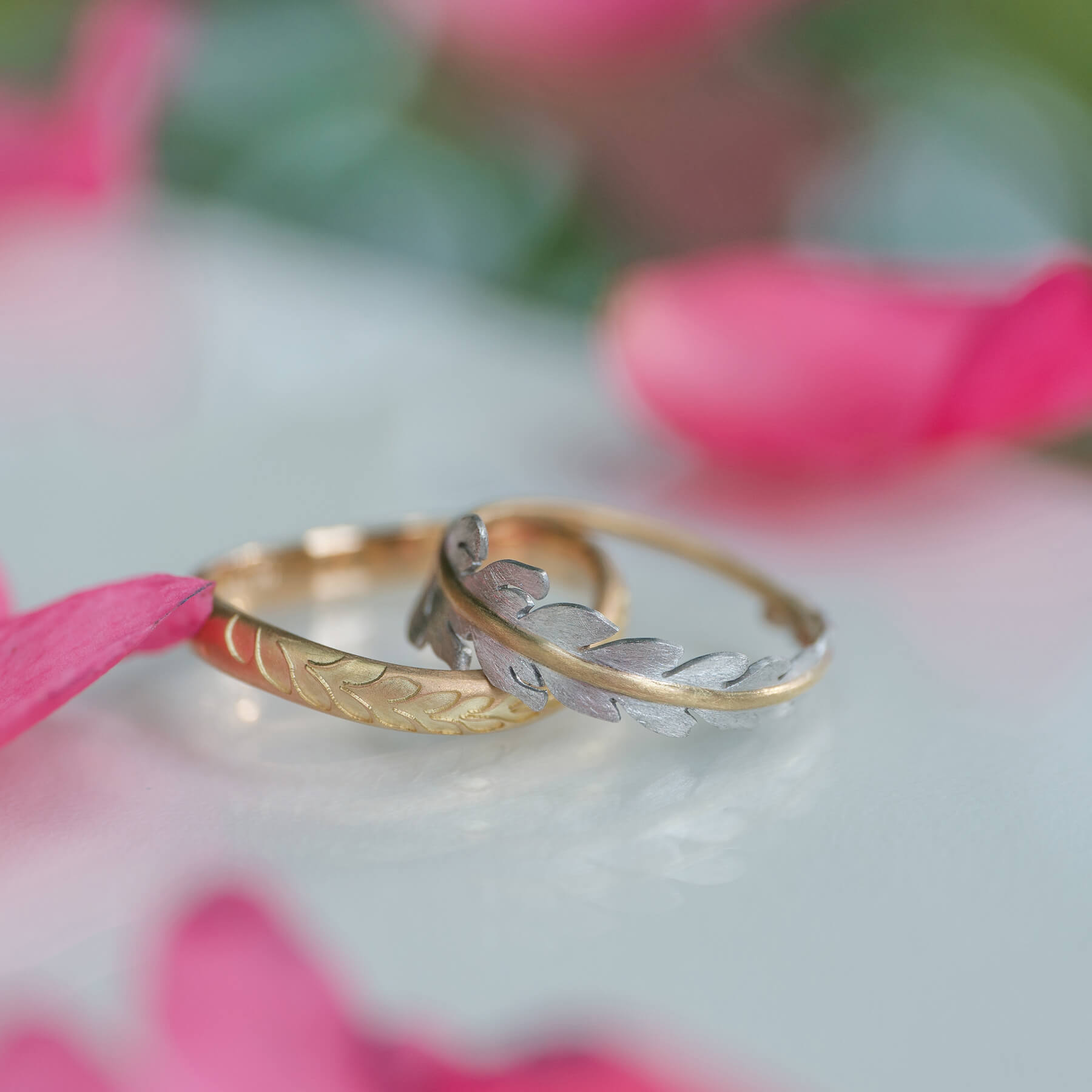 オーダーメイドマリッジリング　屋久島の緑バック　屋久島の山茶花とともに　ゴールド、プラチナ　屋久島のシダモチーフ　屋久島でつくる結婚指輪