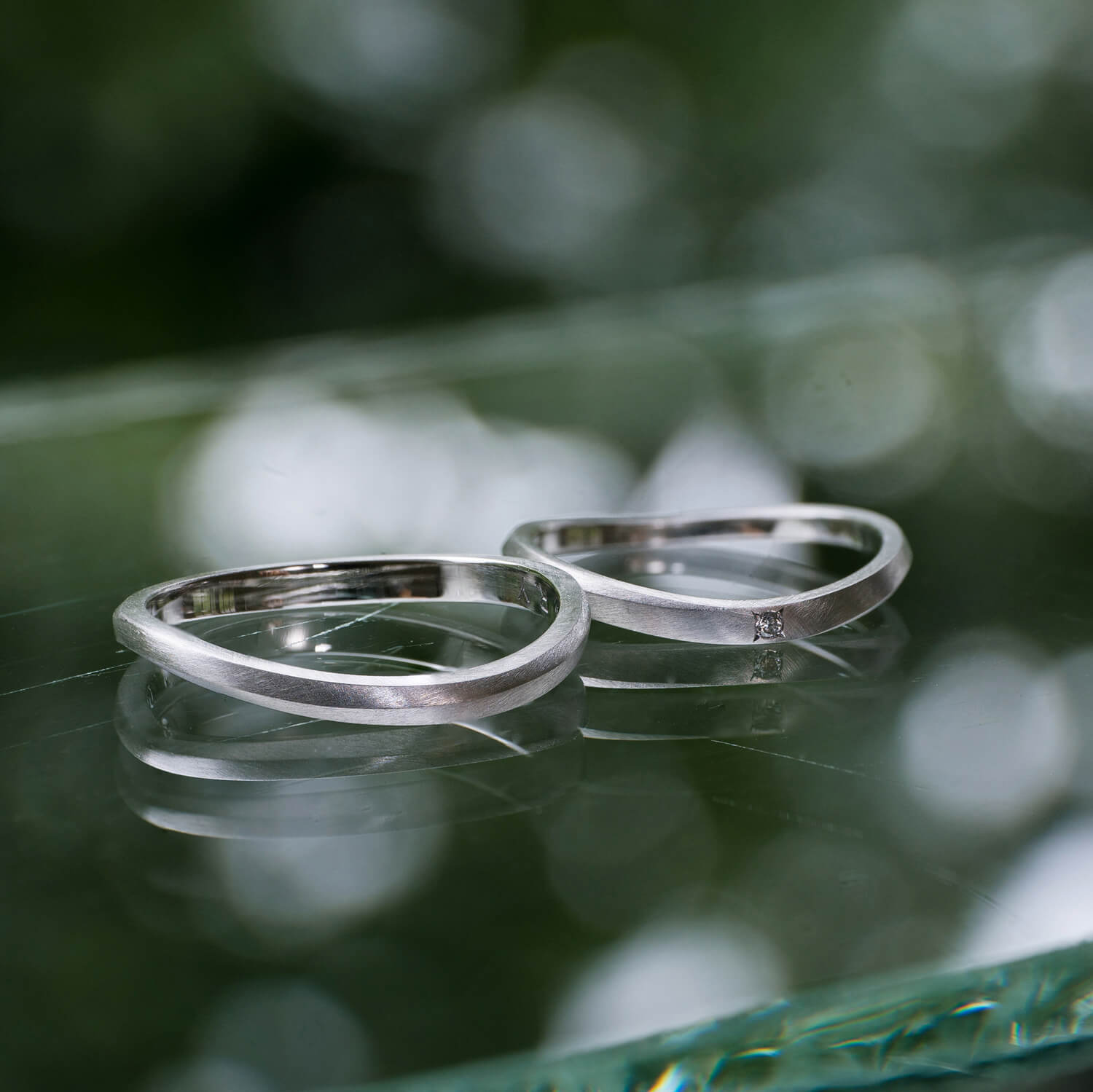 オーダーメイドマリッジリング　屋久島しずくギャラリーのディスプレイ　プラチナ、ダイヤモンド　屋久島でつくる結婚指輪