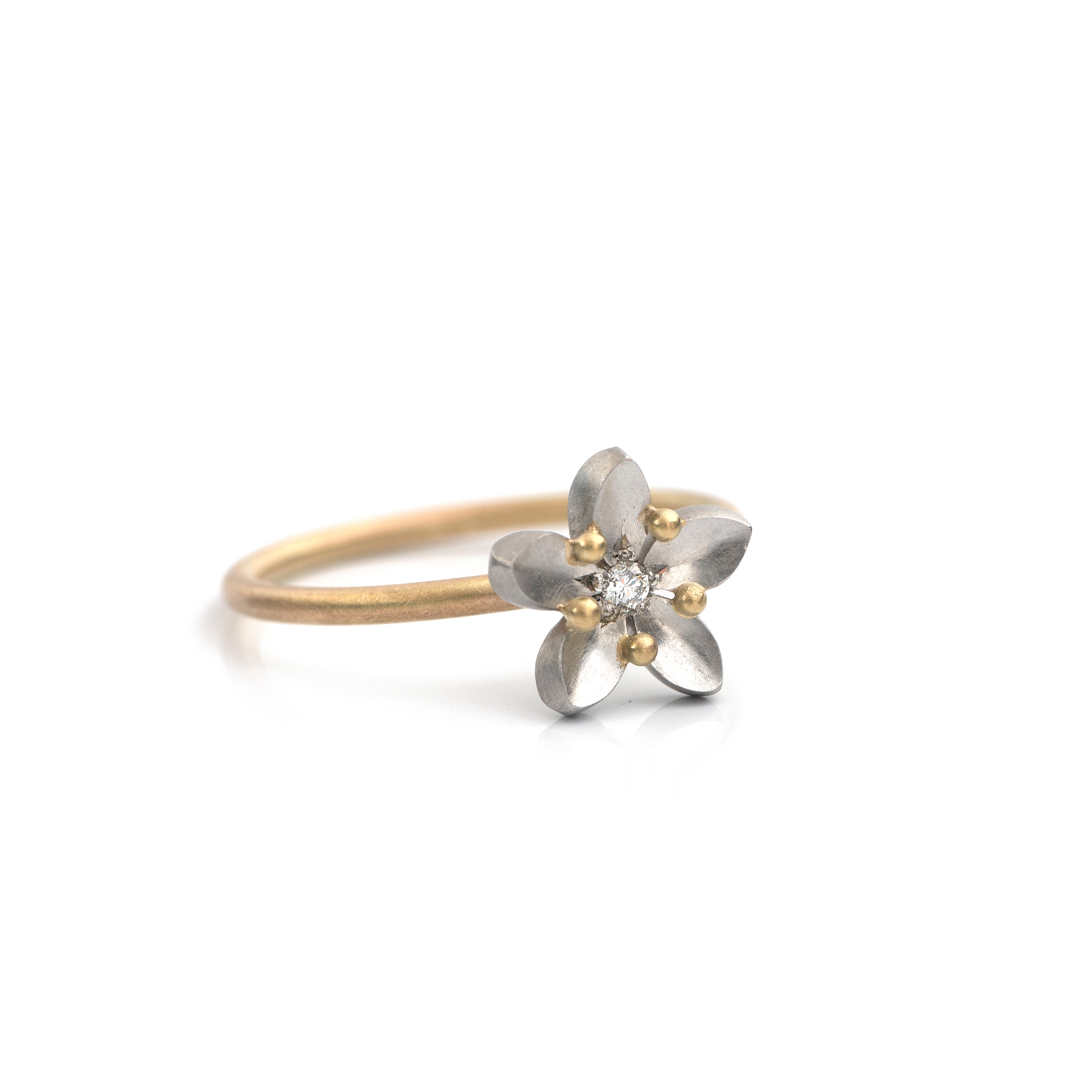 platinum, yellow gold and diamond. flower ring for 10th wedding anniversary #屋久島でつくる結婚指輪