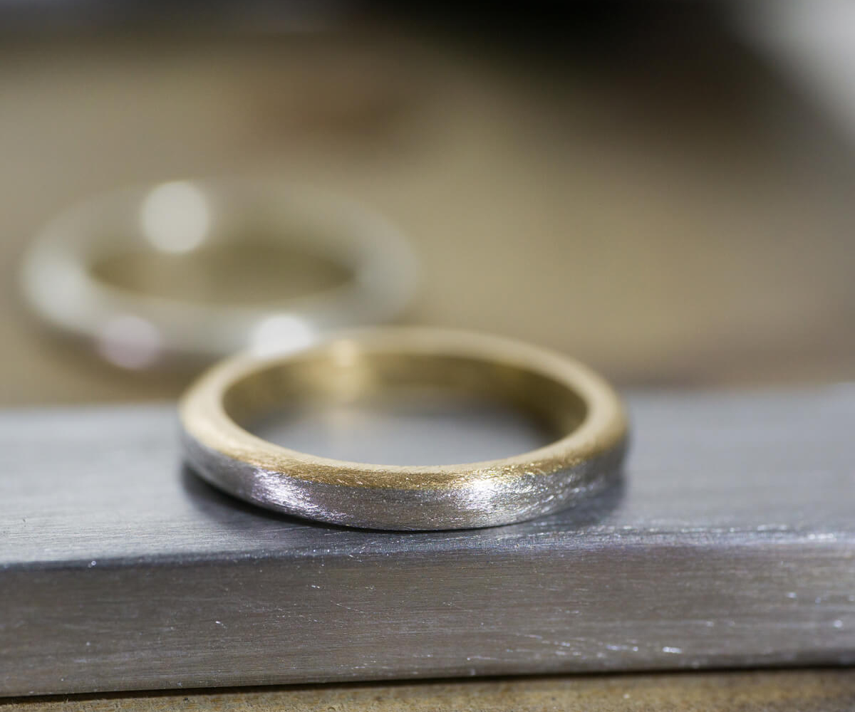 角度４　オーダーメイド結婚指輪の制作風景　ジュエリーのアトリエ　　プラチナ、ゴールドのリング　屋久島でつくる結婚指輪