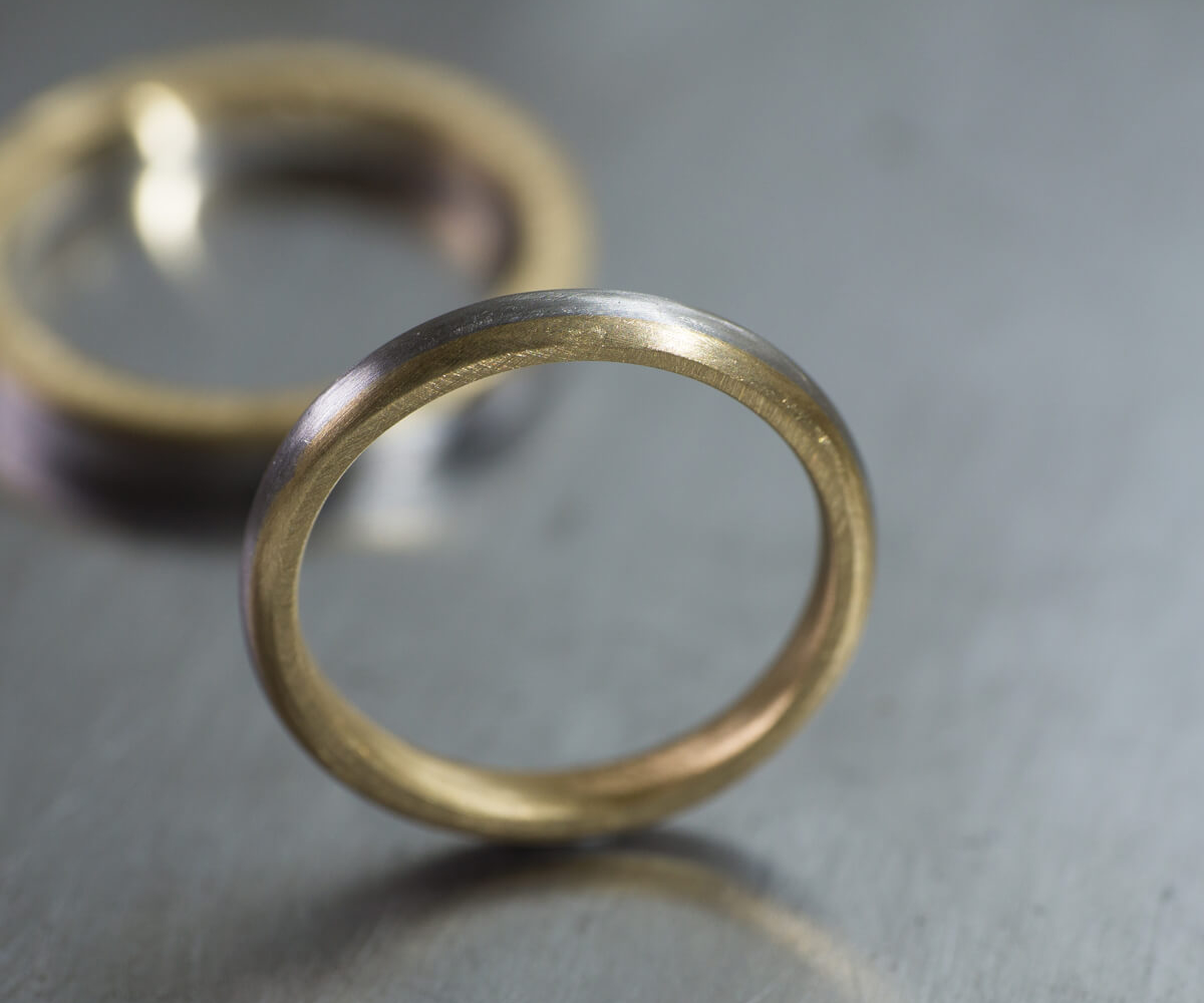 オーダーメイドマリッジリング　ジュエリーのアトリエ　ゴールド、プラチナ　屋久島の水平線モチーフ　屋久島でつくる結婚指輪