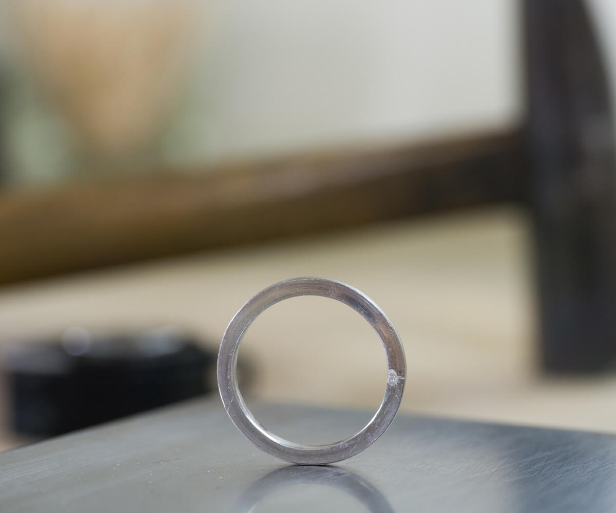 オーダーメイドマリッジリングの制作風景　ジュエリーのアトリエにプラチナリング　屋久島でつくる結婚指輪