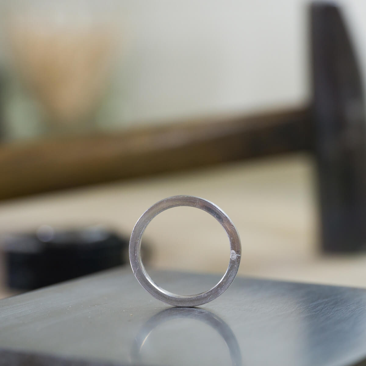 オーダーメイドマリッジリングの制作風景　ジュエリーのアトリエにプラチナリング　屋久島でつくる結婚指輪
