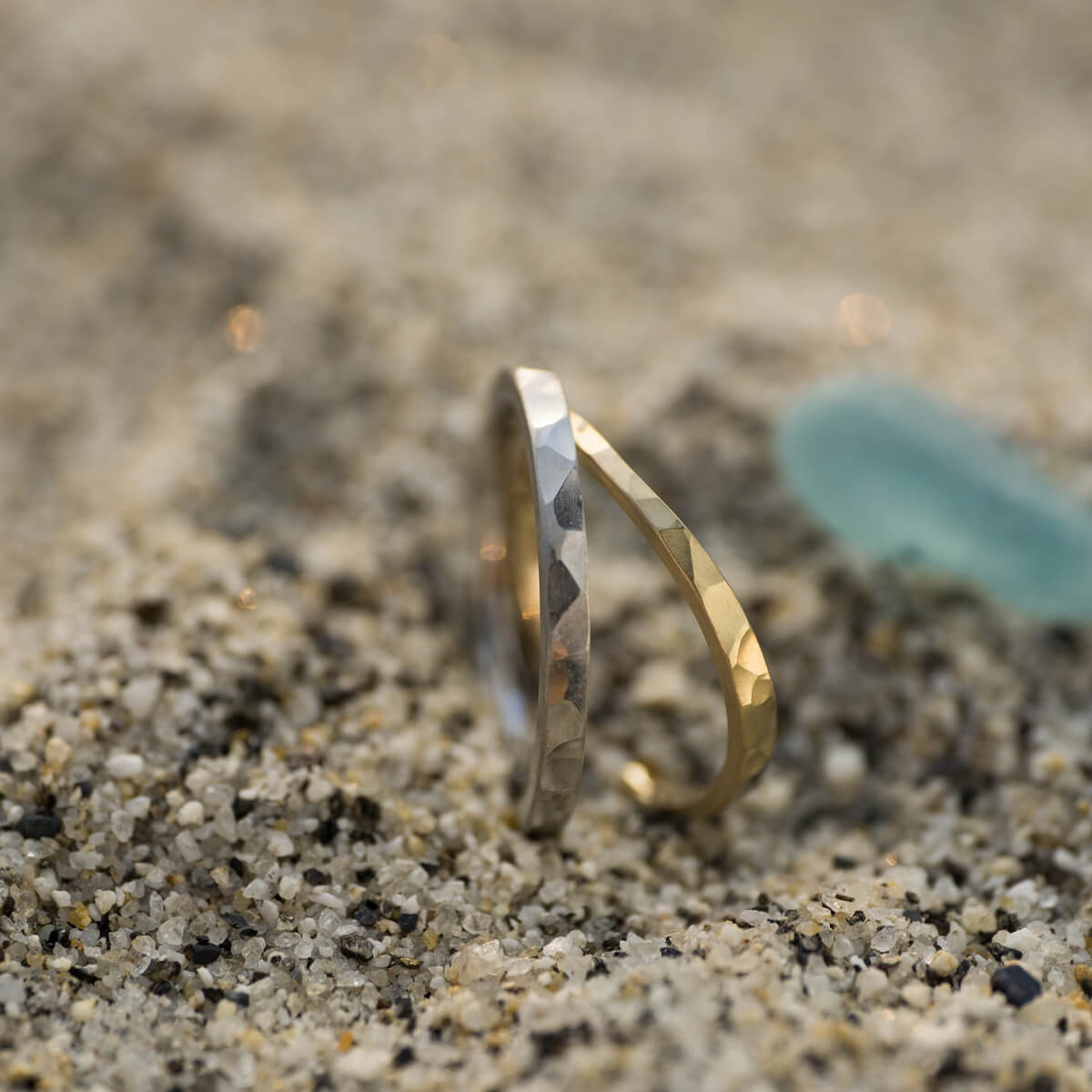 角度２　オーダーメイドマリッジリング　屋久島の浜辺で　ゴールド　プラチナ　屋久島の海モチーフ　屋久島でつくる結婚指輪
