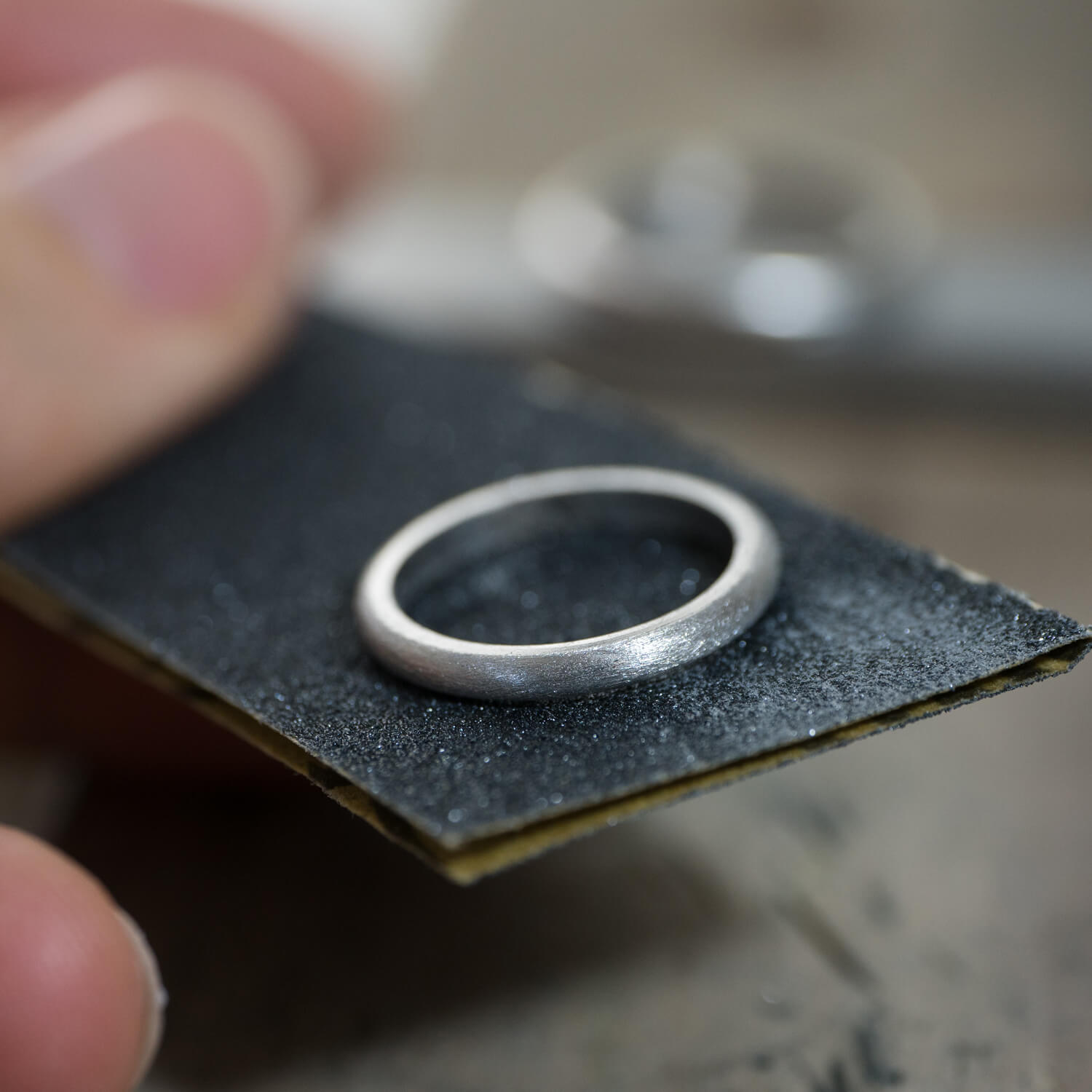 場面３　オーダーメイドマリッジリングの制作過程　屋久島ジュエリーのアトリエ　プラチナ　屋久島でつくる結婚指輪