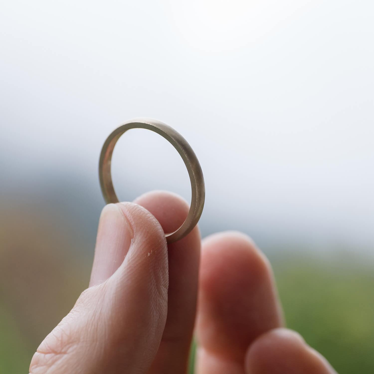 場面２　オーダーメイドマリッジリングの制作風景　屋久島ジュエリーのアトリエ　ゴールド　屋久島のシダモチーフ　屋久島でつくる結婚指輪