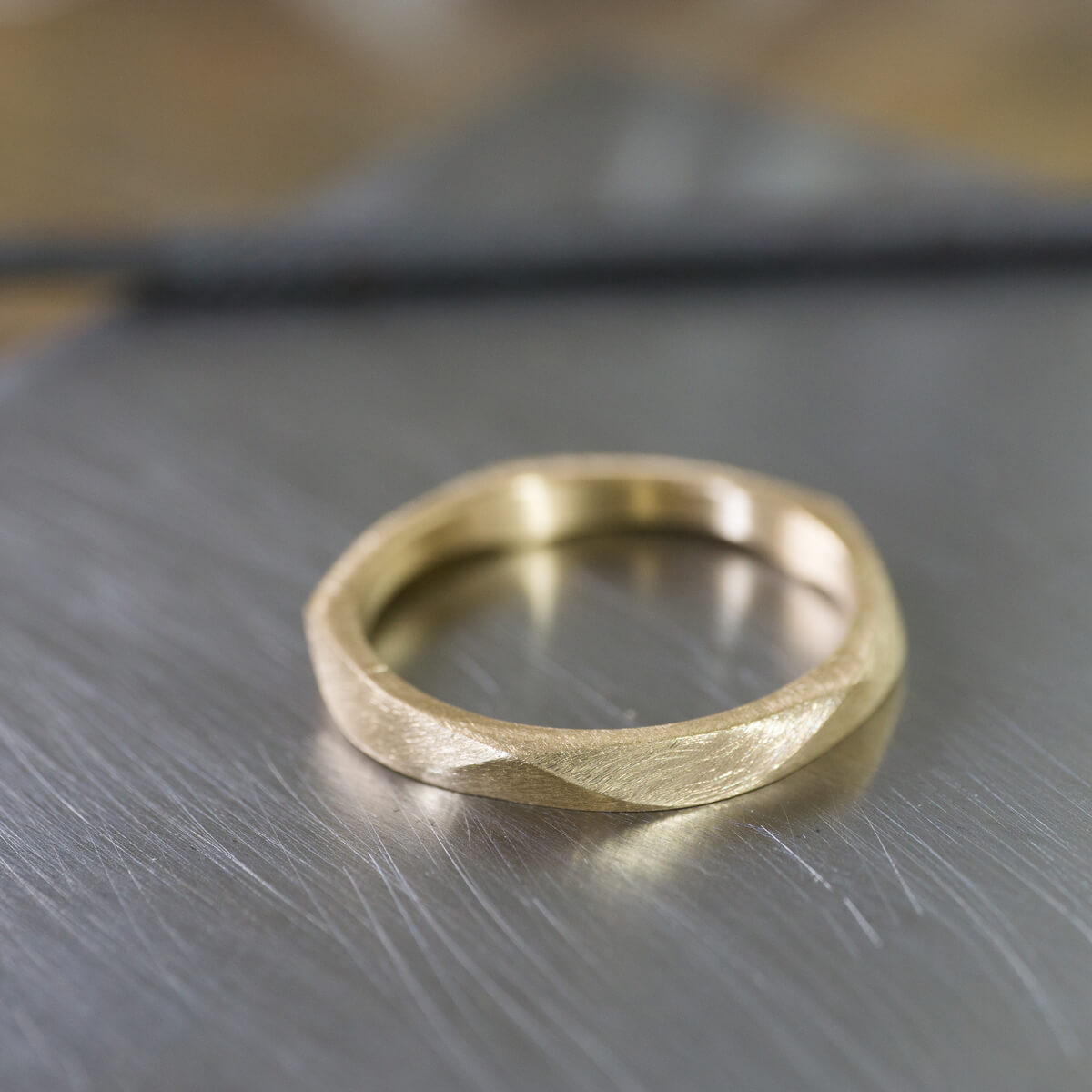 オーダーメイドマリッジリング　ジュエリーのアトリエに指輪　ゴールド　屋久島で作る結婚指輪