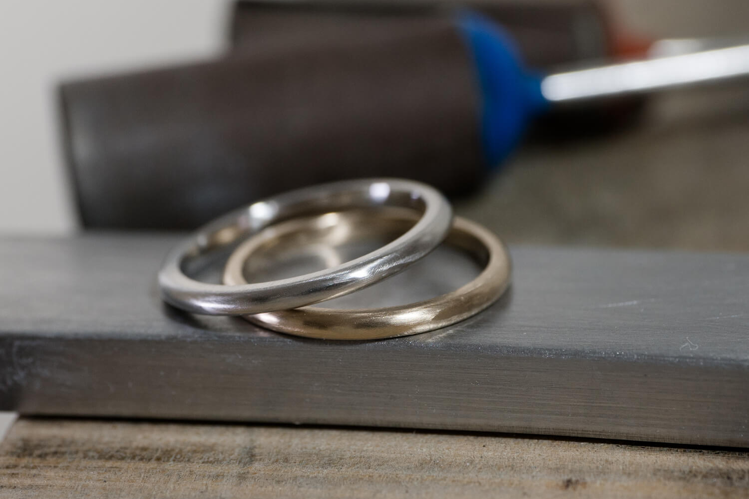 オーダーメイドマリッジリングの制作風景　屋久島ジュエリーのアトリエ　ゴールド、プラチナ　屋久島でつくる結婚指輪