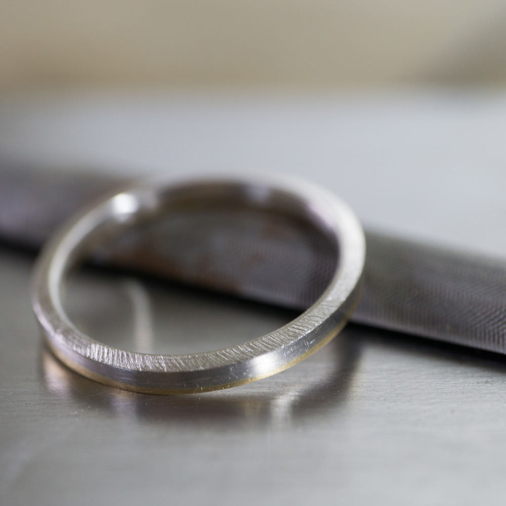 結婚指輪の形成作業　プラチナ、ゴールドのリング　ハンドメイドジュエリー