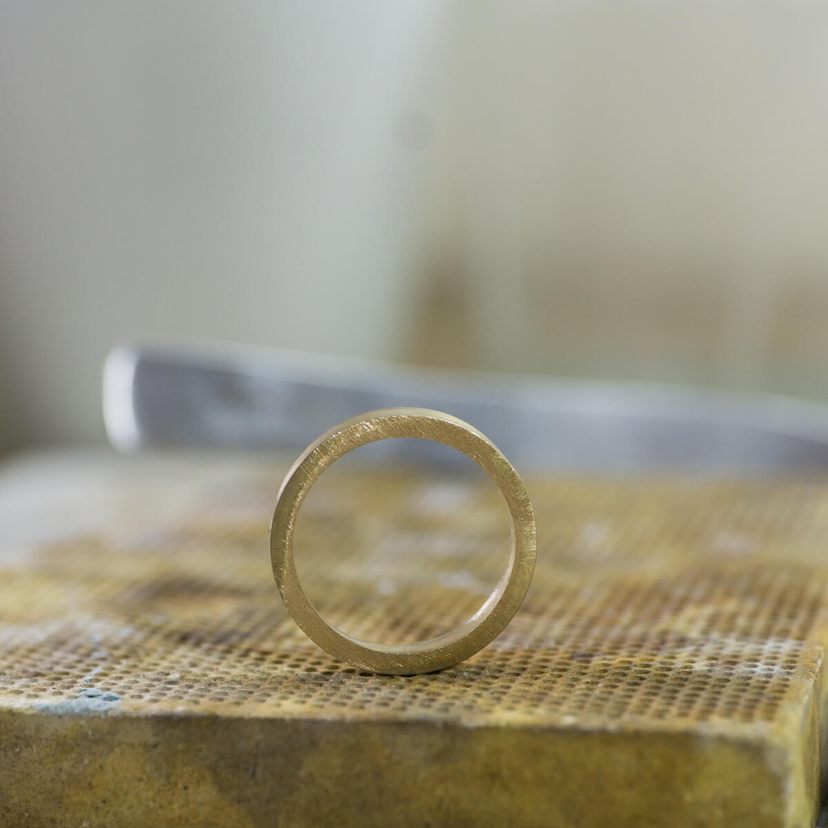 オーダーメイドマリッジリングの制作風景　ジュエリーのアトリエ　シャンパンゴールドリング　屋久島でつくる結婚指輪