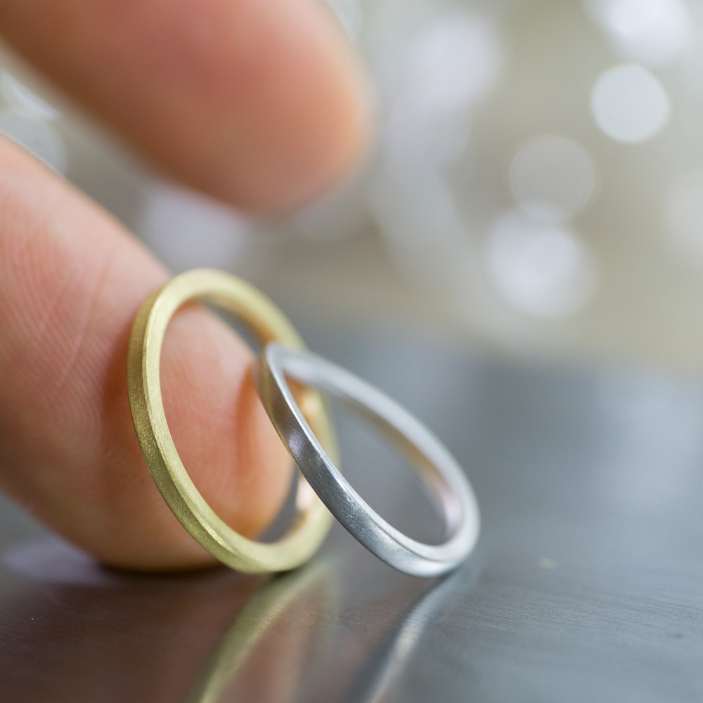 オーダーメイドマリッジリング　手に取って　プラチナ、ゴールド　屋久島で作る結婚指輪