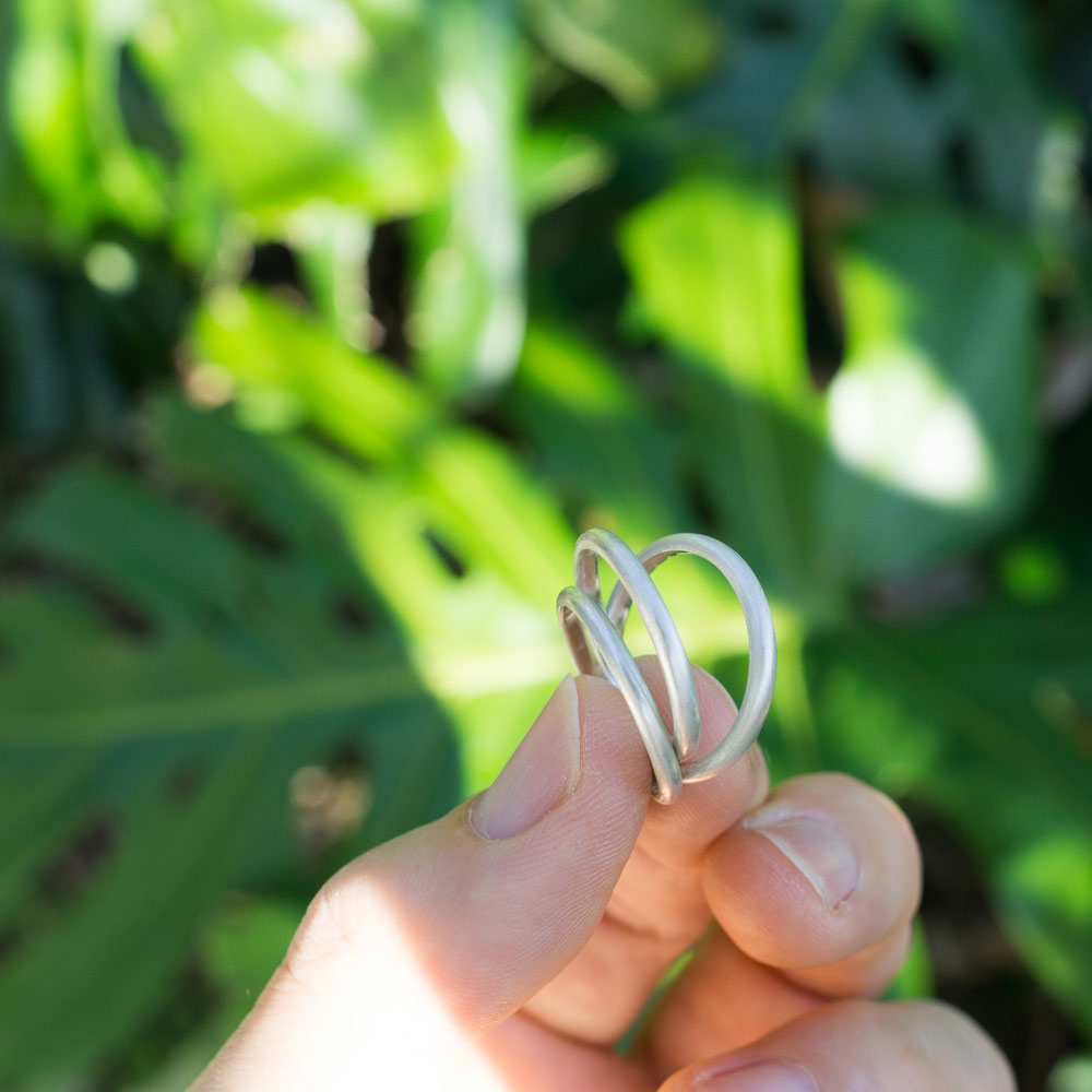 オーダーメイドマリッジリング　シルバーのサンプル　屋久島の緑バック　屋久島でつくる結婚指輪　