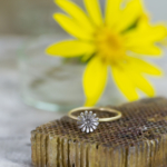 オーダーメイドエンゲージリングの制作風景　ジュエリーのアトリエに指輪　プラチナ、ゴールド　屋久島で作る結婚指輪