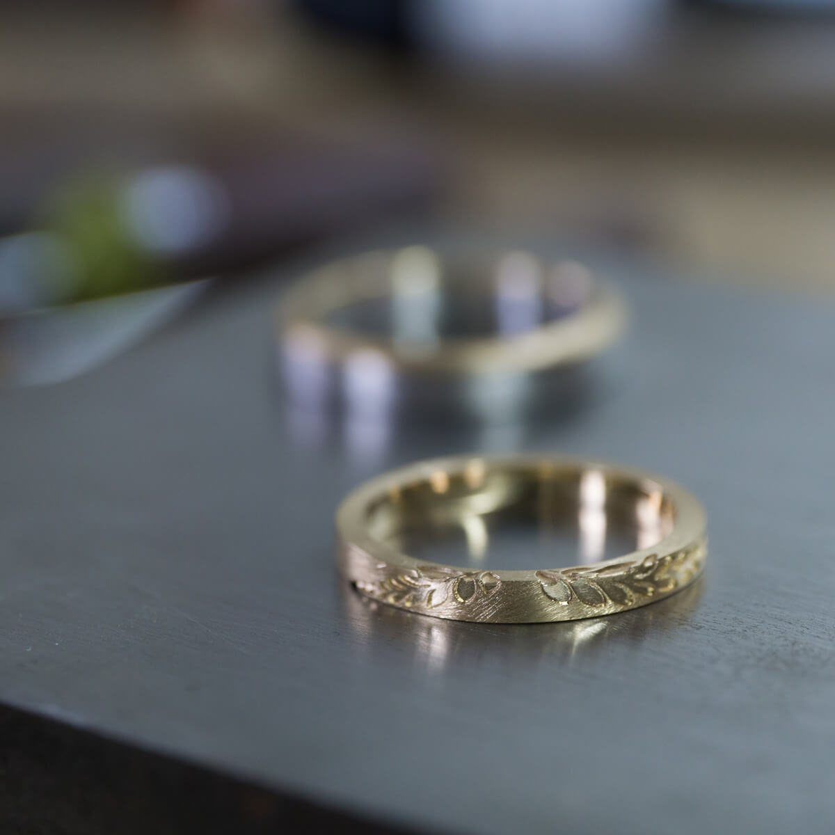 オーダーメイドマリッジリングの制作風景　ジュエリーのアトリエ　屋久島のシダモチーフ　ゴールド、プラチナ　屋久島でつくる結婚指輪