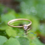 オーダーメイドエンゲージリング　屋久島の緑バック　ダイヤモンド、ゴールド　屋久島で作る結婚指輪