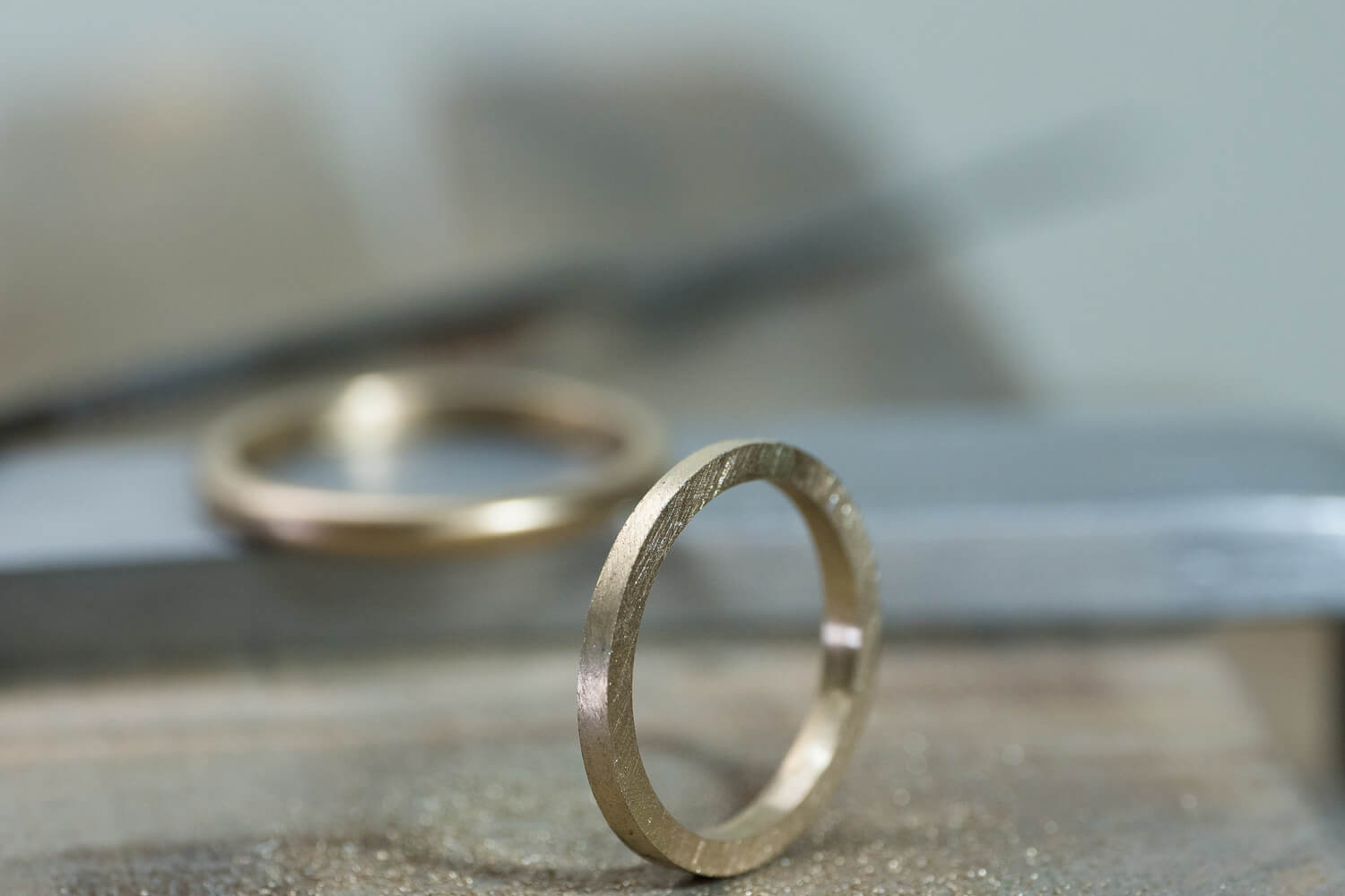 オーダーメイドマリッジリングの制作風景　ジュエリーのアトリエ　シャンパンゴールド　屋久島でつくる結婚指輪