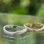 オーダーメイドマリッジリング屋久島のシダモチーフ　屋久島の緑バック　プラチナ、ゴールド　屋久島で作る結婚指輪