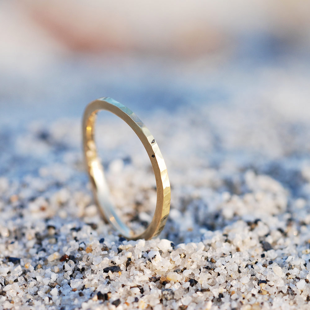 屋久島の砂浜　ゴールドの指輪　オーダーメイドジュエリー
