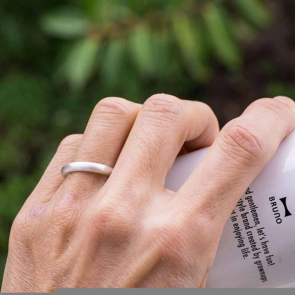 屋久島で作る結婚指輪　サンプルリングをつける　シルバー