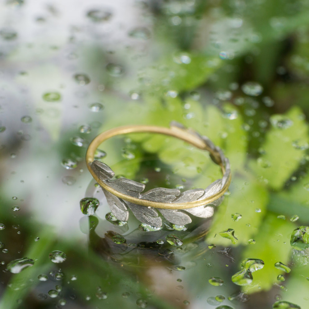シダの指輪と屋久島の緑、雨　ゴールド、プラチナ　屋久島でつくる結婚指輪