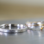 オーダーメイドのマリッジリング　クローズアップ　シダ模様　ゴールド、プラチナ　屋久島で作る結婚指輪