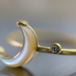 月の指輪　屋久島の夜光貝、ゴールド、ダイヤモンド　屋久島でつくる婚約指輪